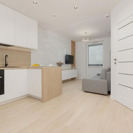 Modern Apartment With Balcony Near Aleje Jerozolimskie By Noclegi Renters Varsóvia Exterior foto