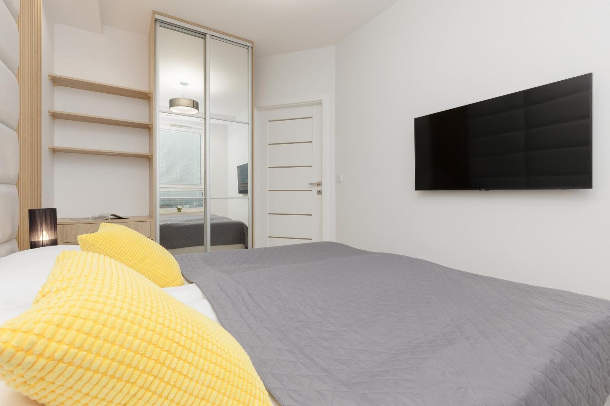 Modern Apartment With Balcony Near Aleje Jerozolimskie By Noclegi Renters Varsóvia Exterior foto